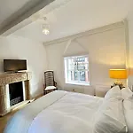 Mayfair - Two Bed, One Bath