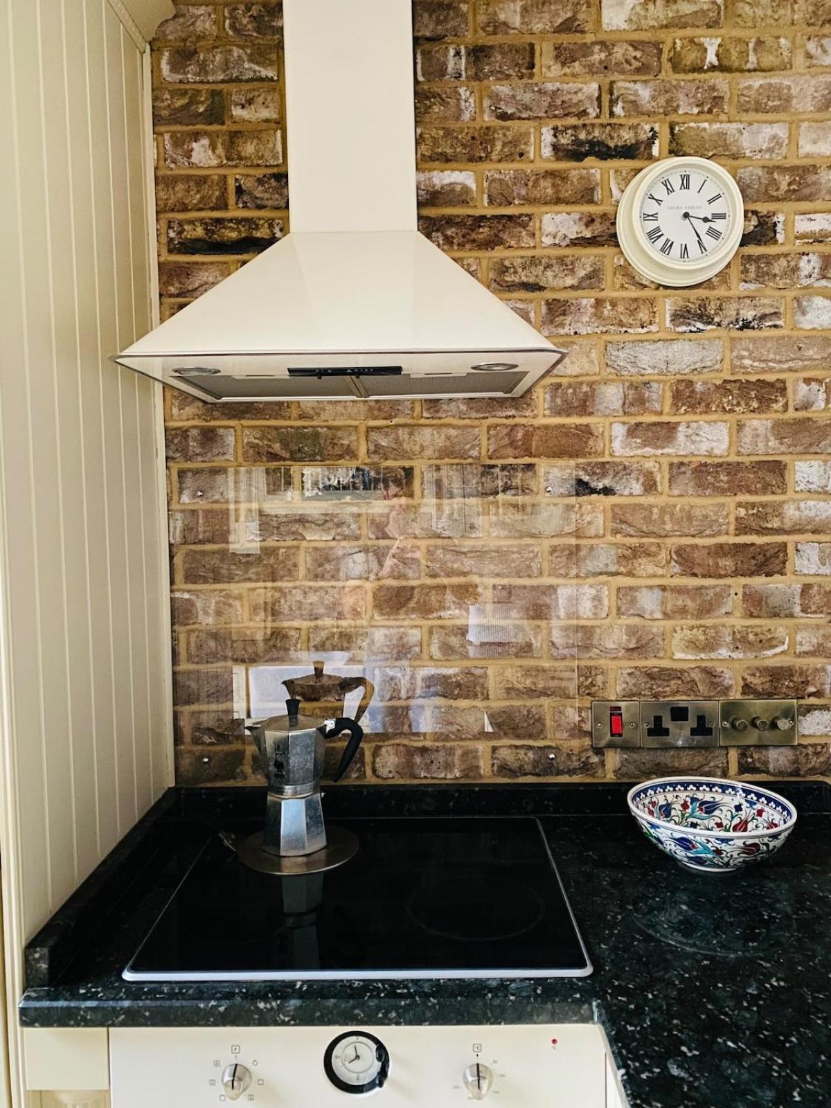 Mayfair - Two Bed, One Bath *